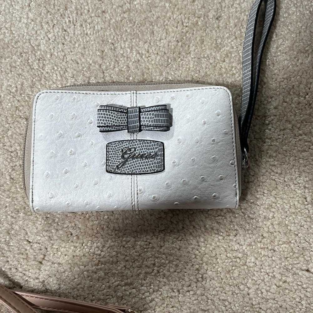 Slightly used Guess white/beige wallet with bow